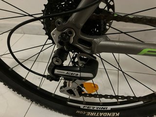 Bicicleta de Montaña Gris y Verde