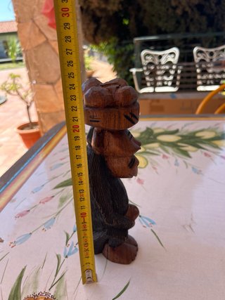 Scimmia scolpita in legno