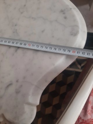 Mesa auxiliar mármol y madera