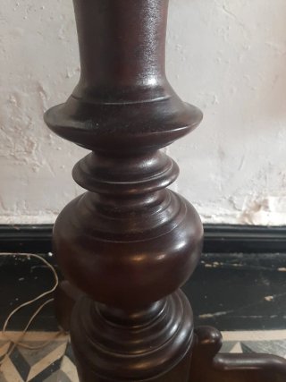 Mesa auxiliar mármol y madera