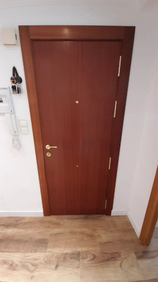Servicio de montaje de suelo Puertas armario y coc
