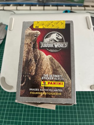 Caja 45 Sobres Cromos Jurassic World Panini