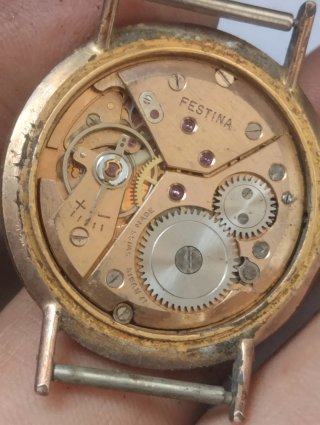 Reloj festiba Dorado