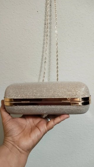 Bolso de fiesta dorado con pedrería