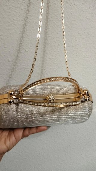 Bolso de fiesta dorado con pedrería