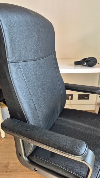 Silla de oficina negra