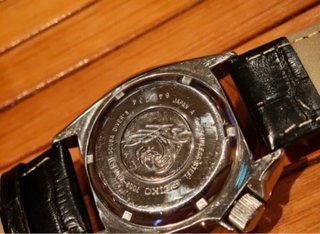 Reloj Seiko Mod Negro y Rojo