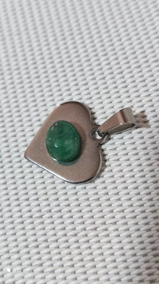 Colgante Corazón Acero inoxidable con Esmeralda.