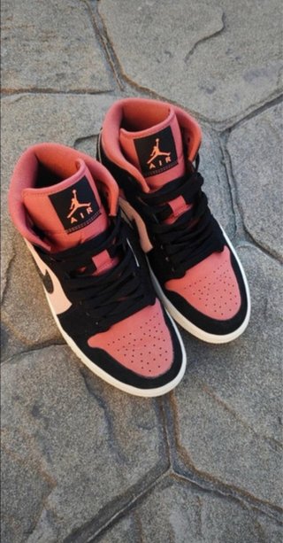 Jordan 1 Mid Negro Rosa