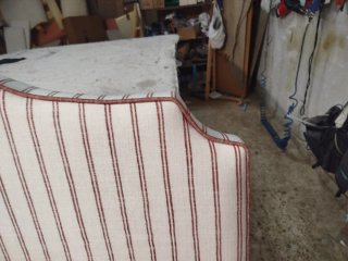 Cabecero tapizado beige y rojo