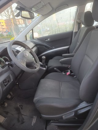 TOYOTA COROLA VERSUS D4D 7 PLAZAS