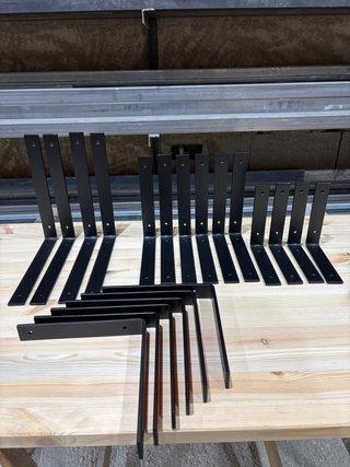 Escuadras soportes metálicos para estanterías
