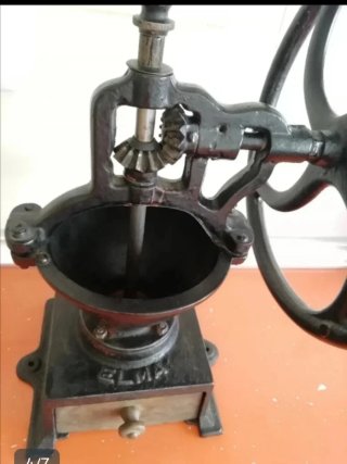 Molinillo de café antiguo