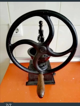 Molinillo de café antiguo