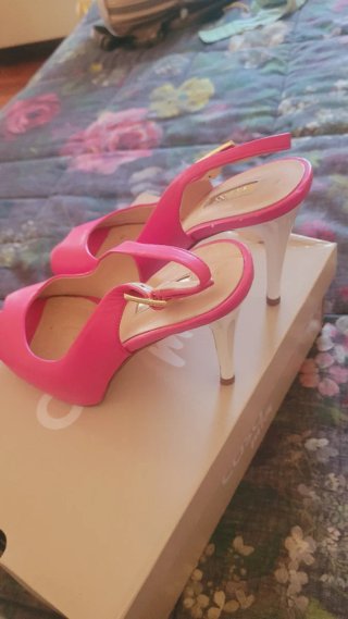 Zapatos Guess Rosas Peep Toe Tacón