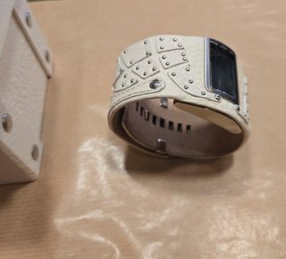 Reloj Diesel Blanco y Plateado en cuero labrado