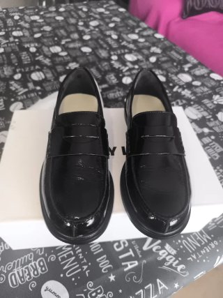 Zapatos Bimba y Lola negros y SIN USAR.