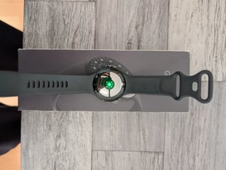 Google Pixel Watch 4 y Garmin Forerunner 245