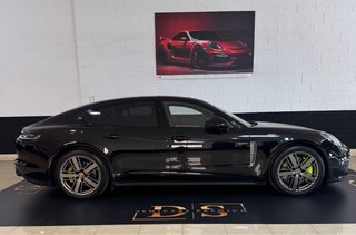Porsche Panamera 2023
