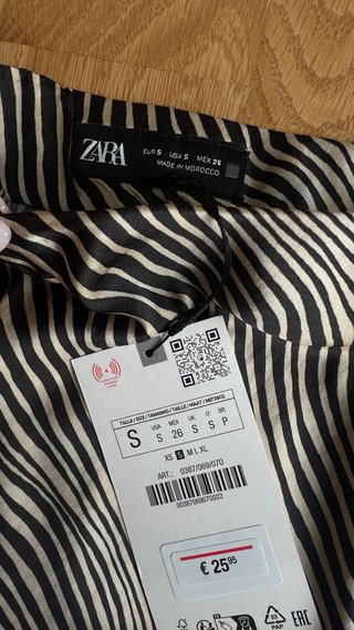 Falda larga satinada estampado cebra “Zara”