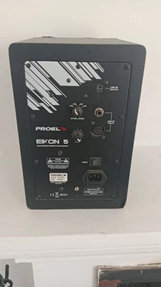Altavoces de estudio Eikon 5 Negros