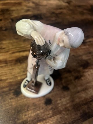 Figura Royal Doulton The Wigmaker of Williamsburg