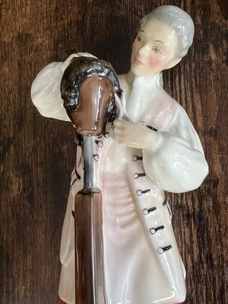 Figura Royal Doulton The Wigmaker of Williamsburg