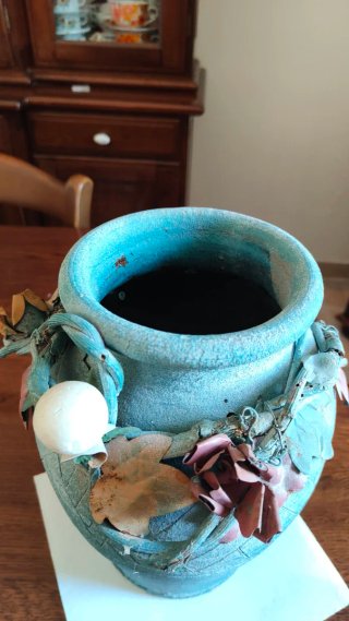 Vaso terracotta decorato uva