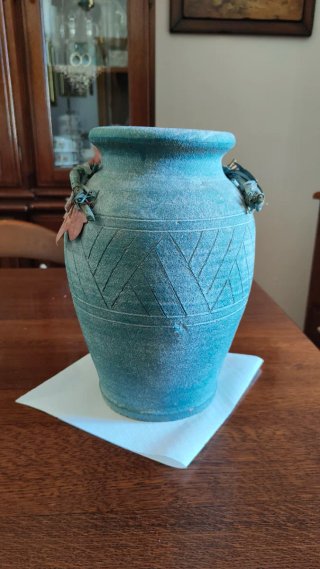 Vaso terracotta decorato uva