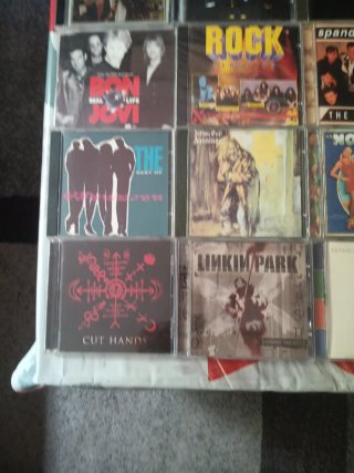 Lote 20 CDs Bob Dylan; Bon Jovi; No Doubt: CCCP...