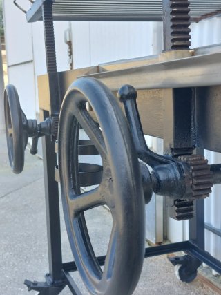 Parrilla profesional con campana artesanal