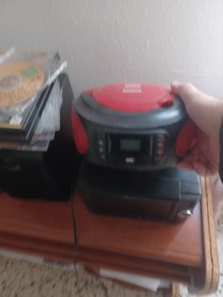 Radio CD Portátil Rojo y Negro
