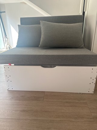 Sofá-cama gris usado