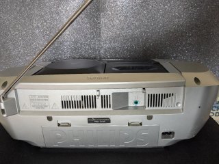 Radio CD Cassette Philips en muy buen estado.