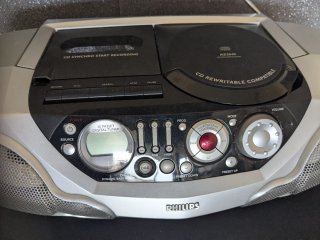 Radio CD Cassette Philips en muy buen estado.
