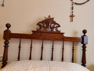 Cama de madera de Canadá  con palillos