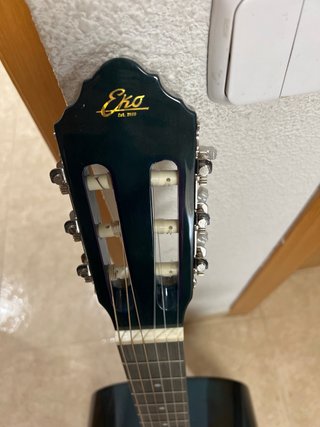 Guitarra Azul con Accesorios Marca Eko