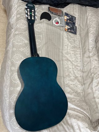 Guitarra Azul con Accesorios Marca Eko