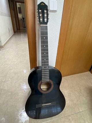 Guitarra Azul con Accesorios Marca Eko