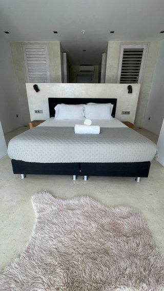 2 Camas King Size Tela y Madera