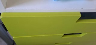 Cambiador bebé verde y blanco con 3 cajones.