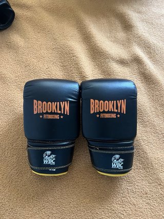 Guantes de boxeo CONRIE negros y de UFC