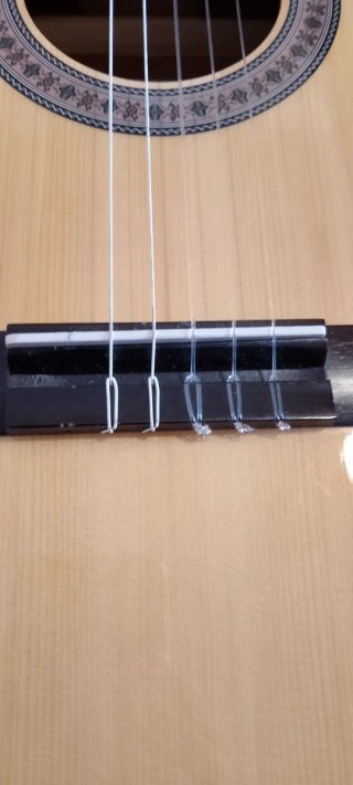 Guitarra Española Admira con funda y afinador.