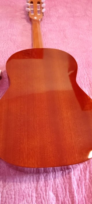 Guitarra Española Admira con funda y afinador.