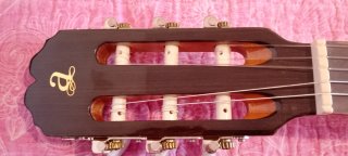Guitarra Española Admira con funda y afinador.