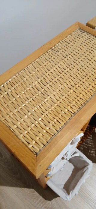 Mueble auxiliar madera y mimbre