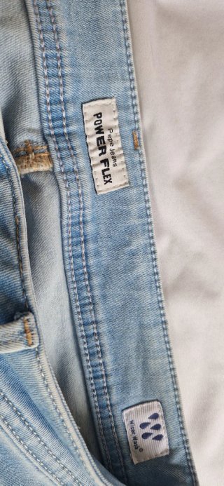 Pantalón recto slim talle bajo elástico