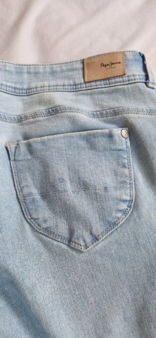 Pantalón recto slim talle bajo elástico