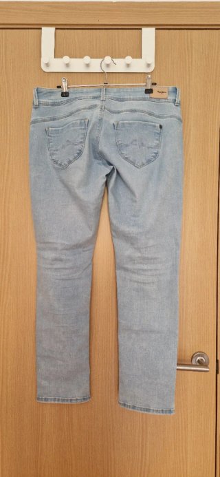 Pantalón recto slim talle bajo elástico