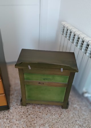 2 Comodini in legno con 2 cassetti e 1 ripiano